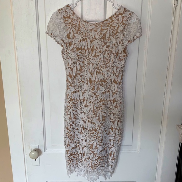 Lulus Dresses & Skirts - Lulu’s White Lace Fitted Dress
